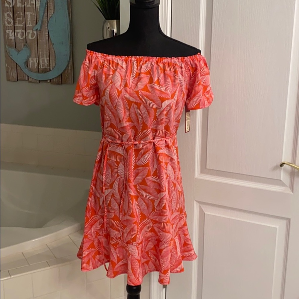 🌹NWT Red Leaf Print Dress